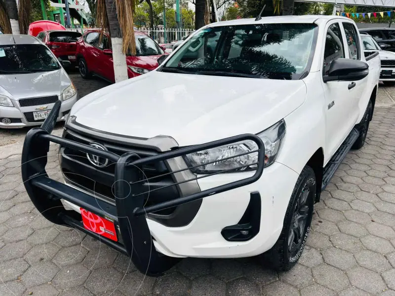 Foto Toyota Hilux Cabina Doble SR usado (2021) color Blanco financiado en mensualidades(enganche $104,006 mensualidades desde $9,238)