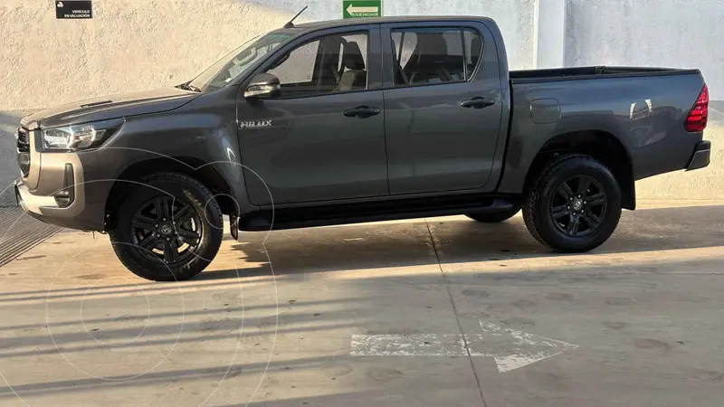 Foto Toyota Hilux Cabina Doble SR usado (2023) color Gris precio $509,000