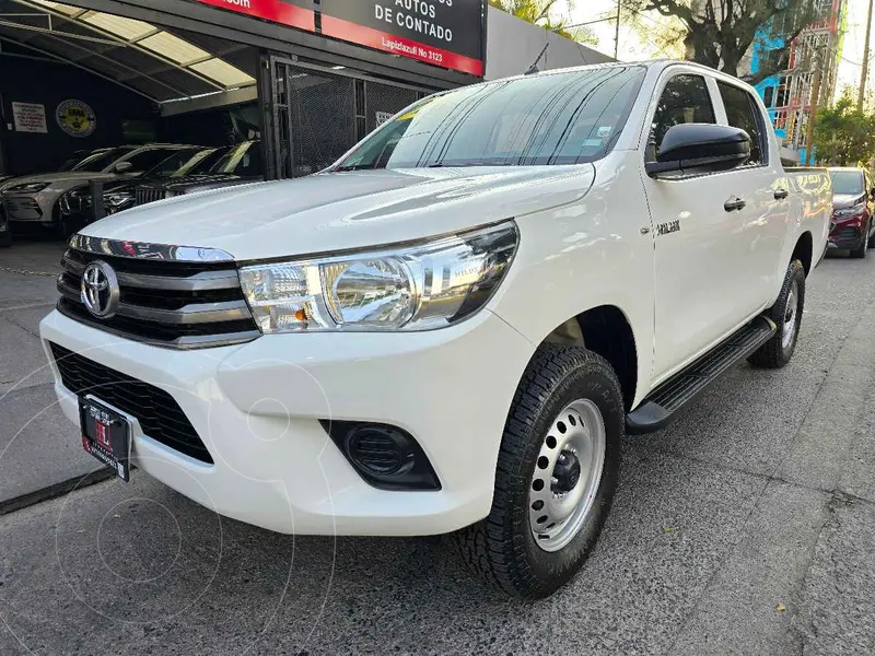 Foto Toyota Hilux Cabina Doble Base usado (2021) color Blanco financiado en mensualidades(enganche $133,318 mensualidades desde $8,288)