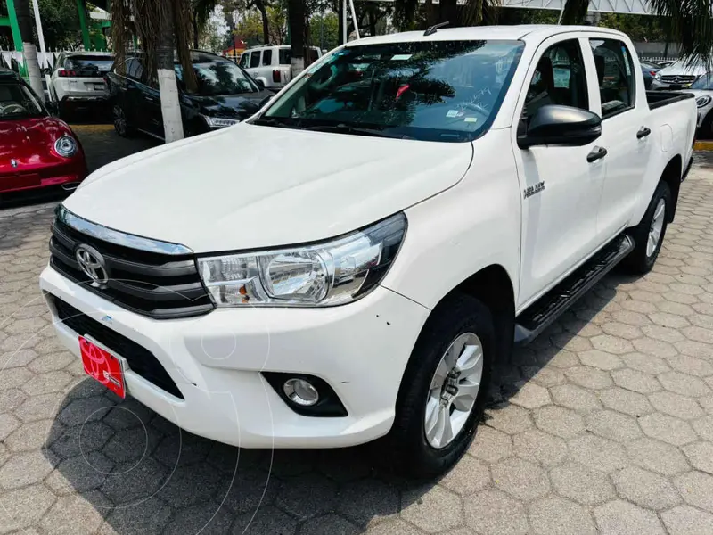 Foto Toyota Hilux Cabina Doble SR usado (2019) color Blanco financiado en mensualidades(enganche $101,319 mensualidades desde $8,999)