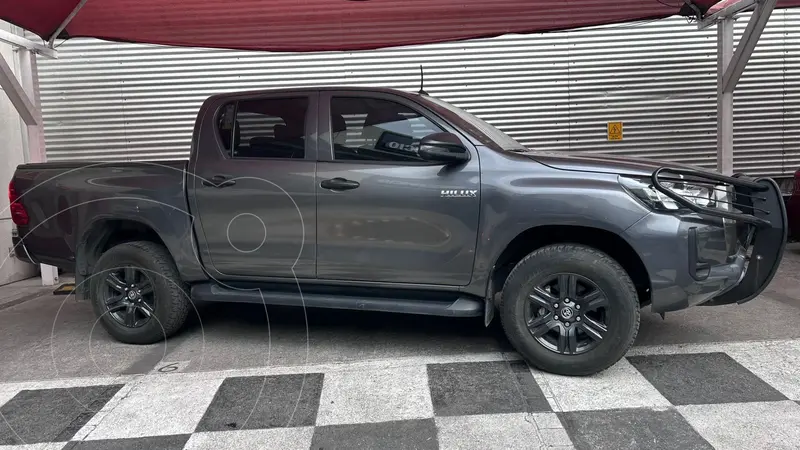 Foto Toyota Hilux Cabina Doble SR usado (2021) color Gris financiado en mensualidades(enganche $177,650 mensualidades desde $7,632)