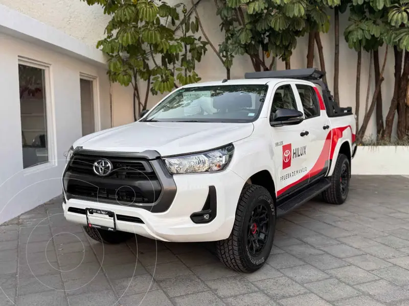 Foto Toyota Hilux Cabina Doble SR usado (2025) color Blanco precio $577,000