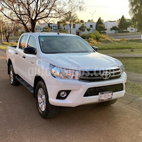 Toyota Hilux Cabina Doble SR usado (2019) color Blanco precio $354,000