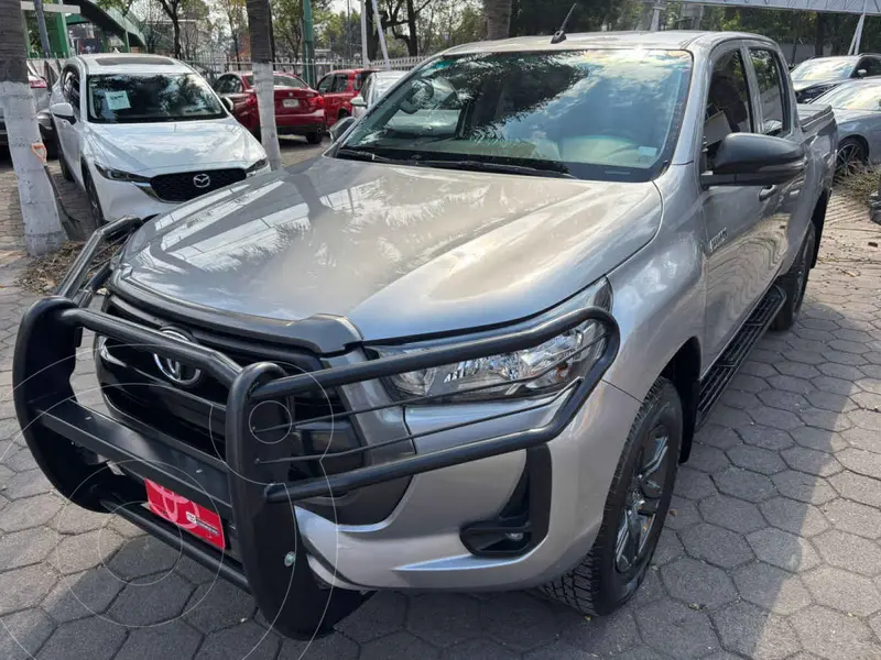 Foto Toyota Hilux Cabina Doble SR usado (2023) color Gris financiado en mensualidades(enganche $125,506 mensualidades desde $11,148)