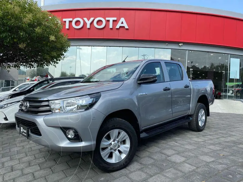 Foto Toyota Hilux Cabina Doble SR usado (2020) color Plata precio $449,000