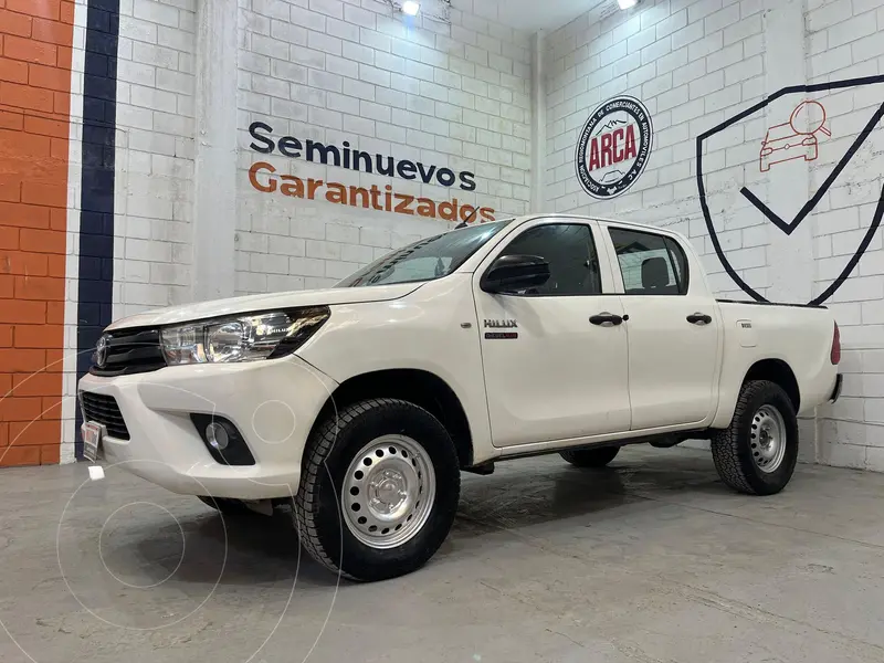 Toyota Hilux Cabina Doble SR usado (2021) color Blanco precio $305,000