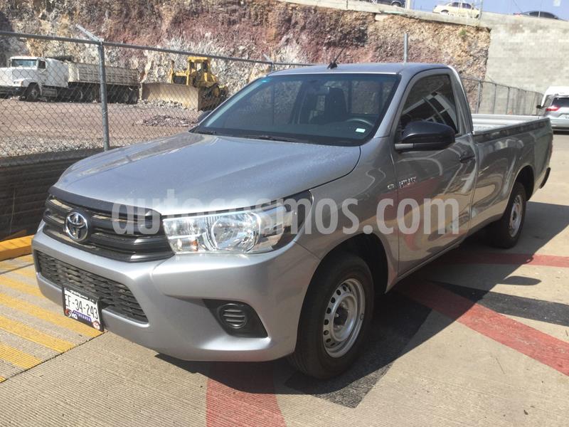 Toyota Hilux Cabina Sencilla usado (2019) color Plata Dorado precio $288,000