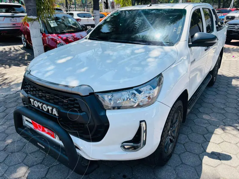 Foto Toyota Hilux Cabina Doble SR usado (2022) color Blanco financiado en mensualidades(enganche $114,756 mensualidades desde $10,193)