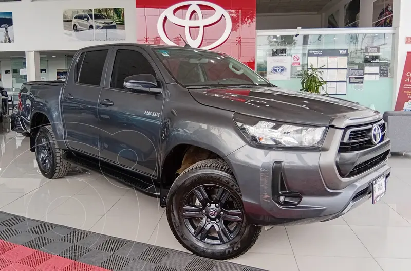 Foto Toyota Hilux Cabina Doble SR usado (2023) color Gris precio $469,000