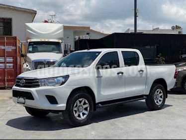 Toyota Hilux Cabina Doble Base usado (2016) color Blanco precio $278,800