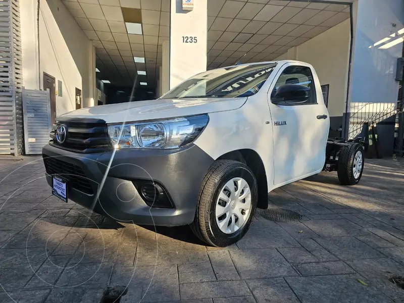 Foto Toyota Hilux Chasis Cabina usado (2023) color Blanco precio $439,900