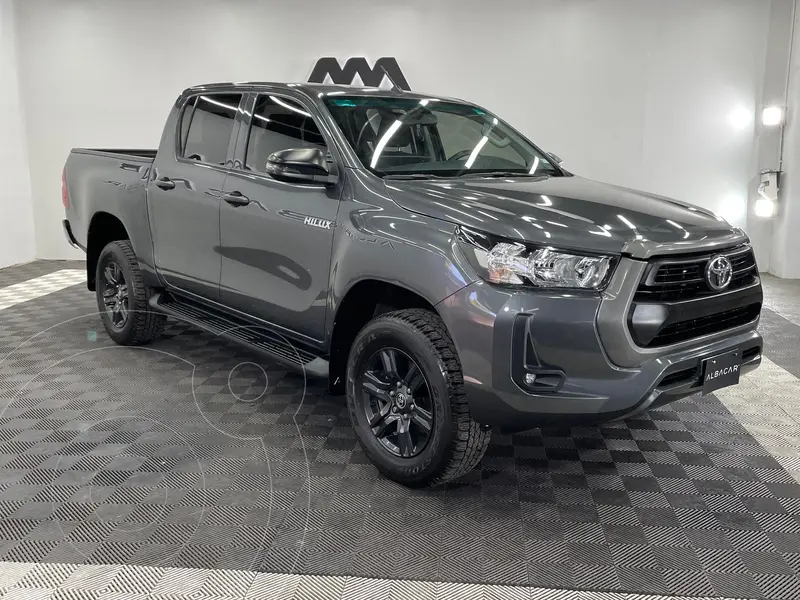 Foto Toyota Hilux Cabina Doble SR usado (2023) color Gris precio $514,999