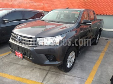 Toyota Hilux Cabina Doble Base usado (2017) color Gris precio $349,000