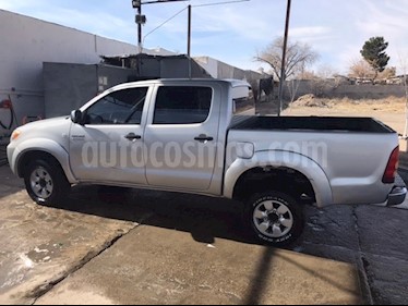 Toyota Hilux Cabina Doble usado (2008) color Plata precio $130,000