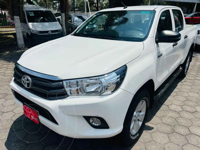 Foto Toyota Hilux Cabina Doble SR usado (2020) color Blanco financiado en mensualidades(enganche $99,169 mensualidades desde $8,808)