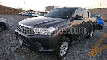 Toyota Hilux Cabina Doble SR usado (2017) color Gris precio $315,000