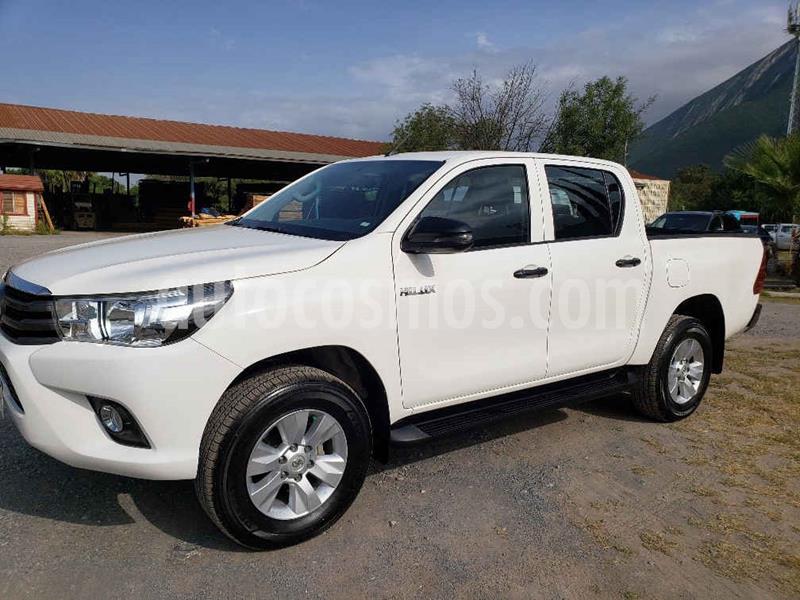 Toyota Hilux Cabina Doble SR usado (2019) color Blanco precio $339,000
