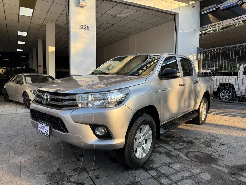Foto Toyota Hilux Cabina Doble SR usado (2020) color Gris precio $399,900