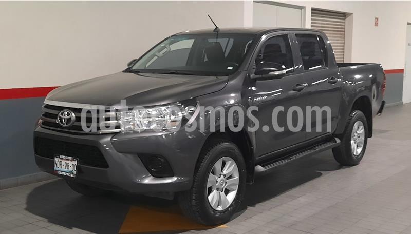 Toyota Hilux Cabina Doble SR usado (2017) color Gris precio $295,000