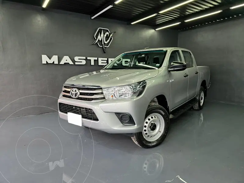 Foto Toyota Hilux Cabina Doble Base usado (2022) color plateado precio $448,000