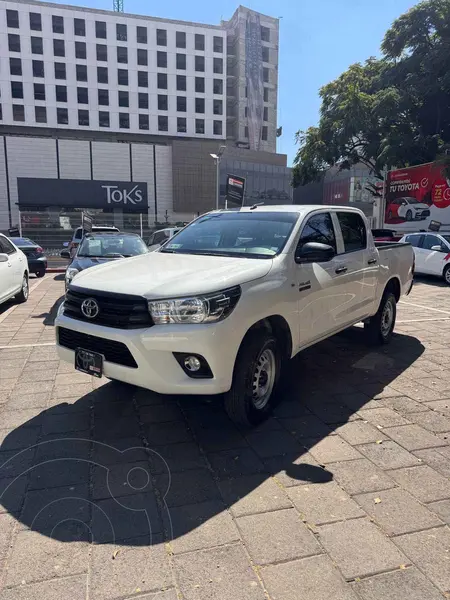 Foto Toyota Hilux Cabina Doble Diesel usado (2023) color Blanco precio $550,000