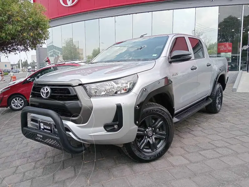 Foto Toyota Hilux Cabina Doble SR usado (2024) color Plata financiado en mensualidades(enganche $147,544 mensualidades desde $15,701)