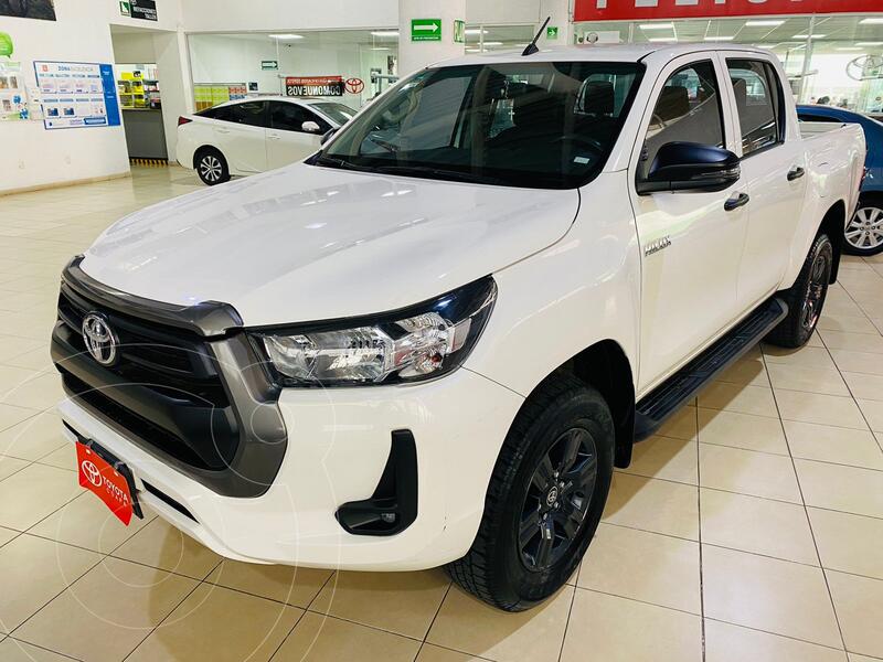 Foto Toyota Hilux Cabina Doble Base usado (2021) color Blanco financiado en mensualidades(enganche $124,750)