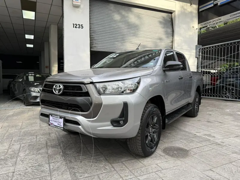 Foto Toyota Hilux Cabina Doble SR usado (2022) color Plata precio $429,000