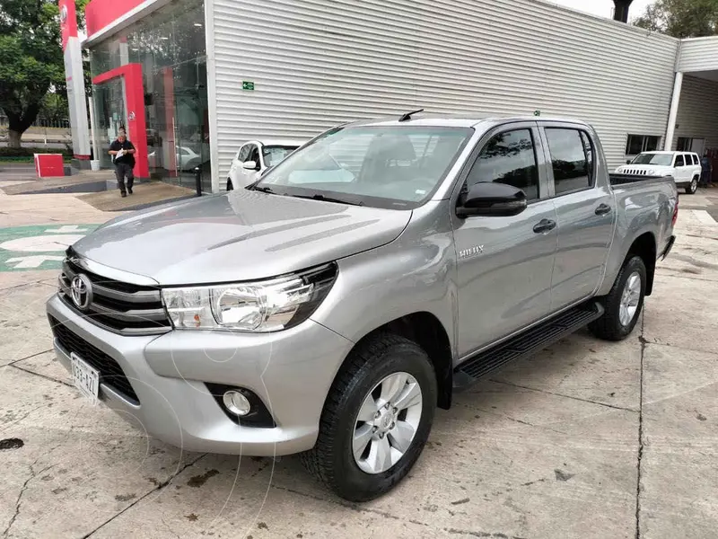 Foto Toyota Hilux Cabina Doble SR usado (2019) color Plata precio $399,000