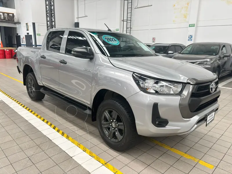 Foto Toyota Hilux Cabina Doble SR usado (2023) color plateado precio $470,000