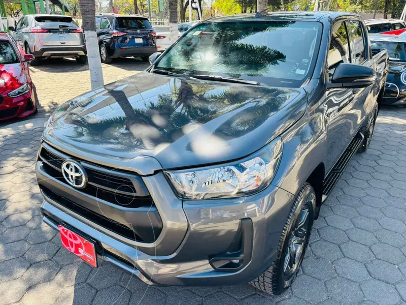 Foto Toyota Hilux Cabina Doble SR usado (2024) color Gris financiado en mensualidades(enganche $147,006 mensualidades desde $13,058)