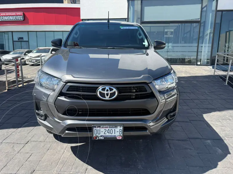 Foto Toyota Hilux Cabina Doble SR usado (2024) color Gris precio $548,000