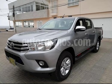 foto Toyota Hilux 2.7L 4x4 CD usado (2017) color Blanco precio $8,000