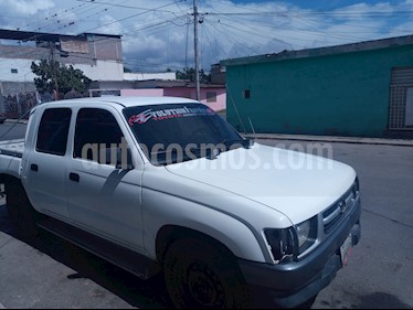 foto Toyota Hilux Doble Cab. Hi Rider 4x2 L4,2.4,8v S 1 3 usado (2001) color Blanco precio BoF40.000