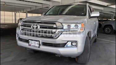Toyota Land Cruiser 5.7L 4x4 usado (2017) color Plata precio $999,000