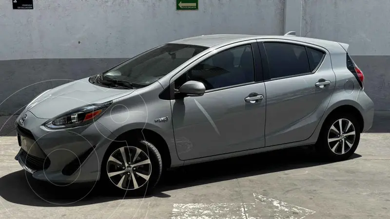 Foto Toyota Prius C 1.5L usado (2019) color Gris precio $289,000
