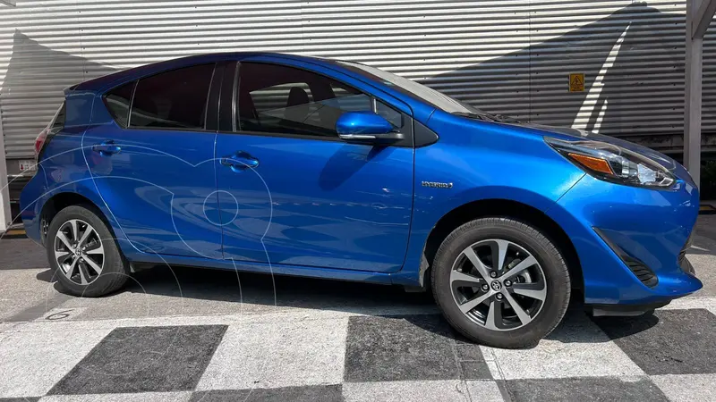 Foto Toyota Prius C 1.5L usado (2021) color Azul precio $330,000