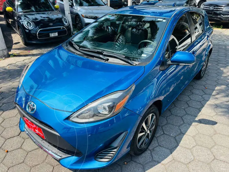 Foto Toyota Prius C 1.5L usado (2021) color Azul precio $327,000