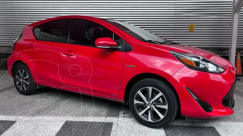 Foto Toyota Prius C 1.5L usado (2020) color Rojo precio $310,000