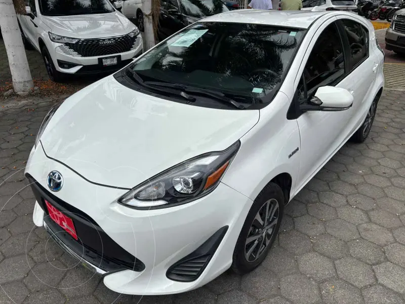Foto Toyota Prius C 1.5L usado (2021) color Blanco precio $307,000