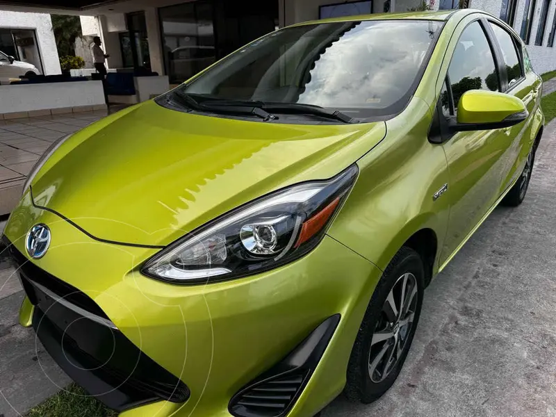 Foto Toyota Prius C 1.5L usado (2019) color Amarillo precio $278,000