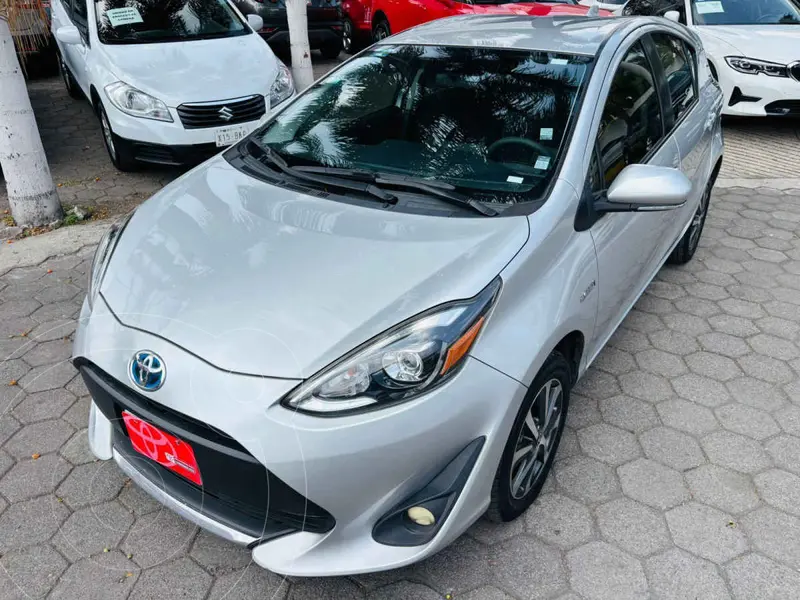 Foto Toyota Prius C 1.5L usado (2021) color Plata financiado en mensualidades(enganche $90,569 mensualidades desde $8,045)