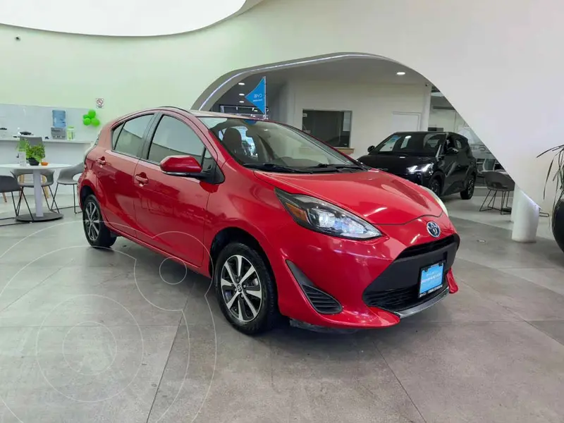 Foto Toyota Prius C 1.5L usado (2021) color Rojo precio $280,000