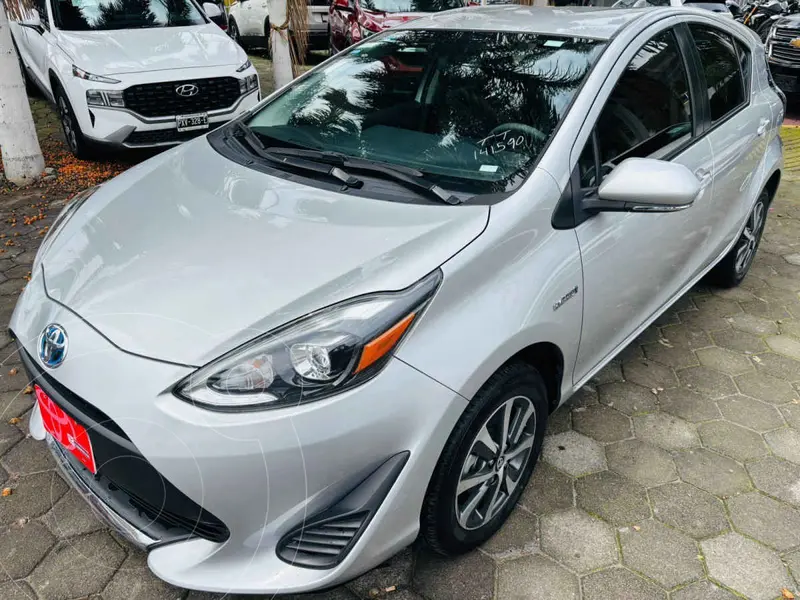 Foto Toyota Prius C 1.5L usado (2021) color Plata precio $323,000