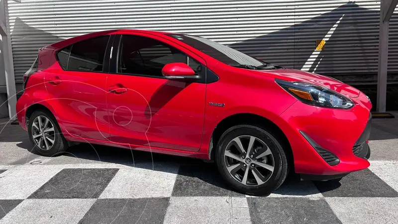Foto Toyota Prius C 1.5L usado (2020) color Rojo financiado en mensualidades(enganche $129,580 mensualidades desde $5,567)