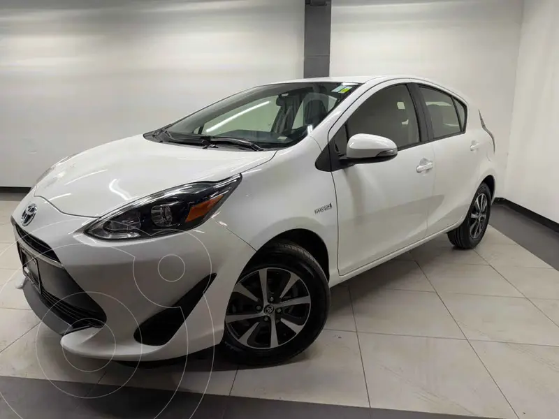 Foto Toyota Prius C 1.5L usado (2019) color Blanco precio $265,000