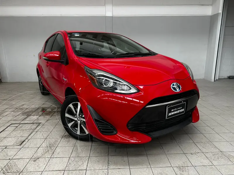 Foto Toyota Prius C 1.5L usado (2018) color Rojo precio $229,800