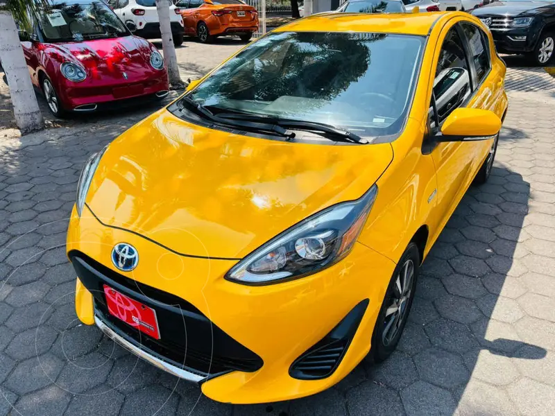 Foto Toyota Prius C 1.5L usado (2021) color Amarillo precio $327,000