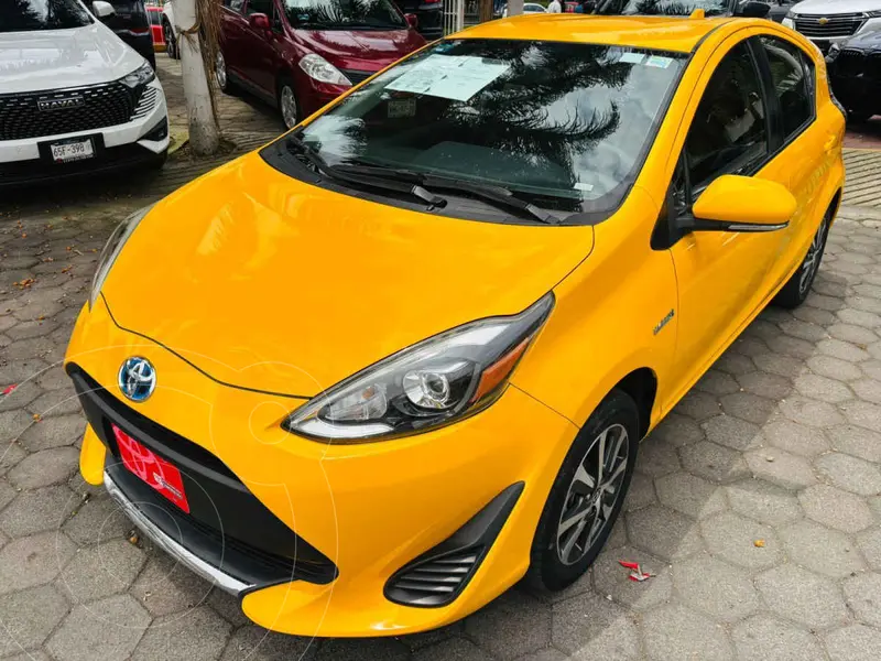 Foto Toyota Prius C 1.5L usado (2020) color Amarillo precio $317,000