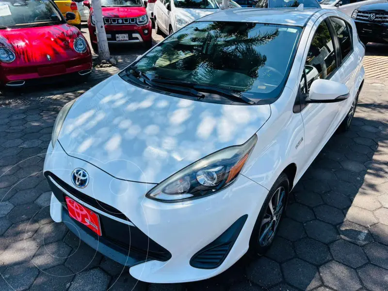 Foto Toyota Prius C 1.5L usado (2018) color Blanco precio $257,000
